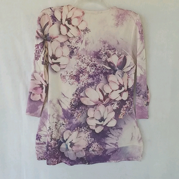 Notations Satiny V-Neck Floral Tunic Top - Picture 2 of 7